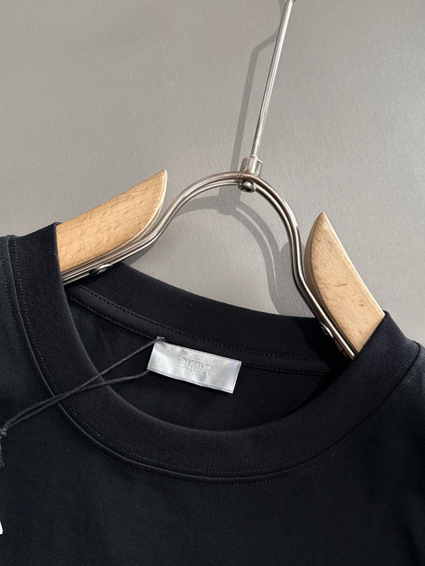 ブランドTシャツ側面デザイン